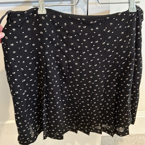 Lauren Ralph Lauren mini skirt, black with cute pattern, size 16, great shape - Picture 2 of 5